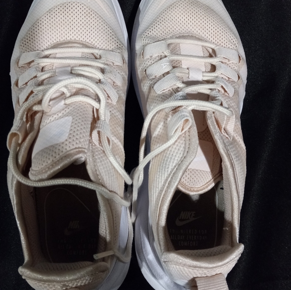 Nike - Picture 4 of 5